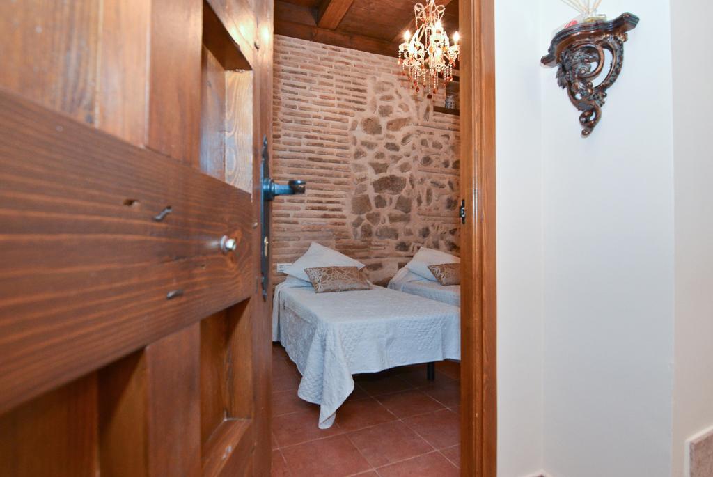 Apartamentos La Casa Del Grial Toledo Oda fotoğraf